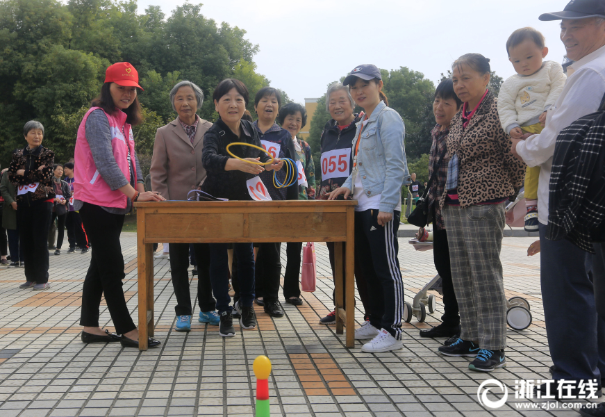 习近平会见吉尔吉斯斯坦总统热恩别科夫_9929大带宽