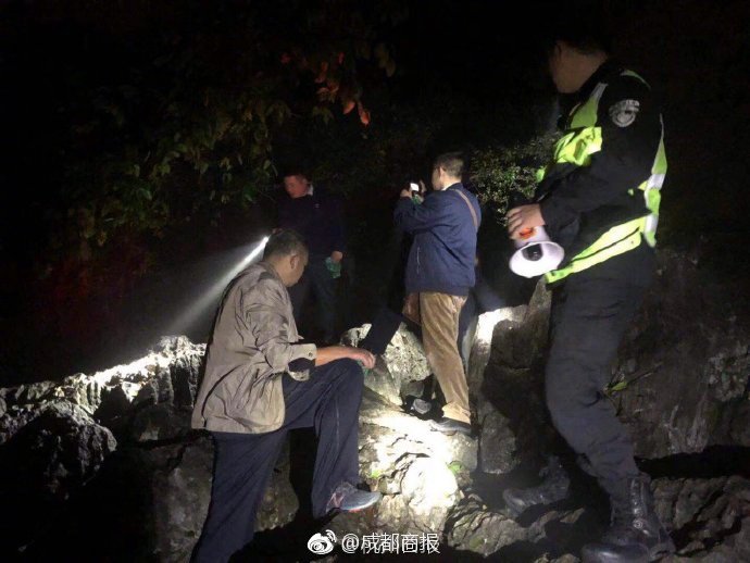 冯小刚现身新西兰疑拍新片 徐帆紧跟身后