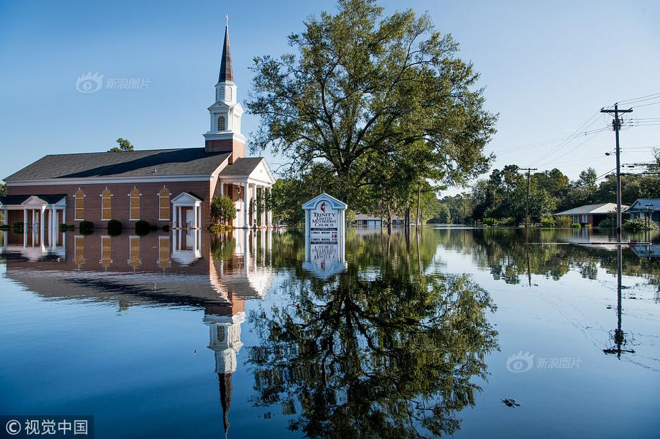 郭晶晶老公晒三儿女萌照