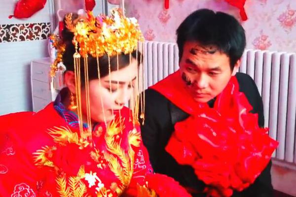 唐艺昕撇下男友张若昀,与张一山相约深夜档看大片