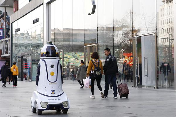 M4伤害差点,AKM稳定性一般,M16点射难,这把枪才全能!_9929流媒体解锁