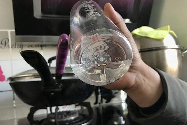 俞飞鸿气质真惊艳，穿灰色大衣搭长筒靴走机场，哪里像是48岁？_挂机宝购买