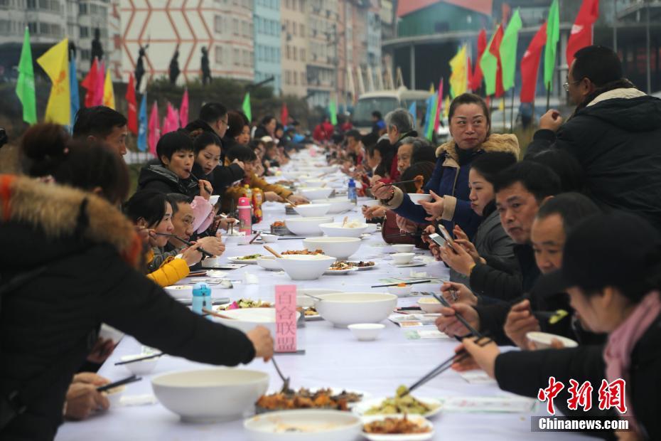 格林先后误伤詹皇哈登眼睛 这种防守你怎么看?_正规的虚拟主机和云服务器提供商