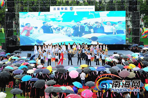 女副局长斥群众“听不懂话” 央视:您好大的官威_9929数据备份