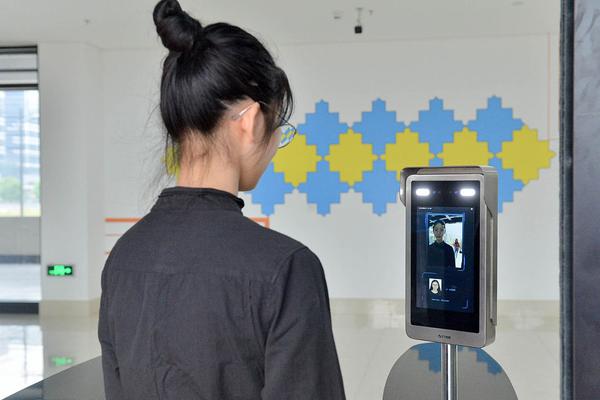 大学生办贷款小心这四种陷阱_CN2服务器独享IP