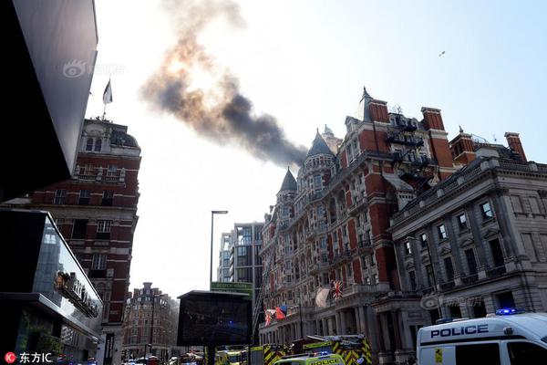 江苏盐城化工厂爆炸厂区被完全摧毁 核心区现巨坑_CUII云服务器