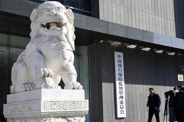 从习近平忙碌的四月看“我将无我”