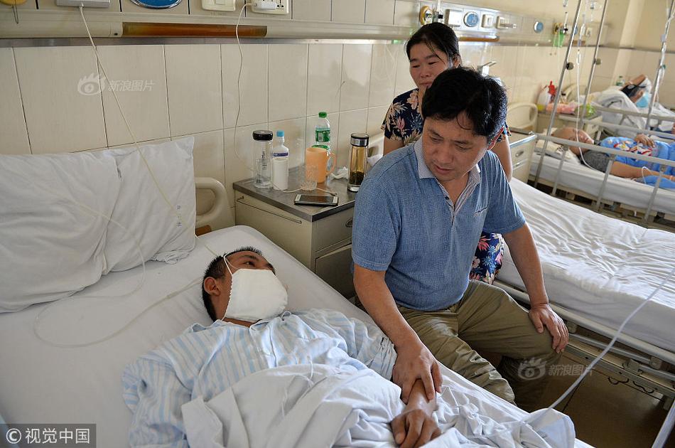 大师赛伍兹2杆落后冲冠李昊桐T57