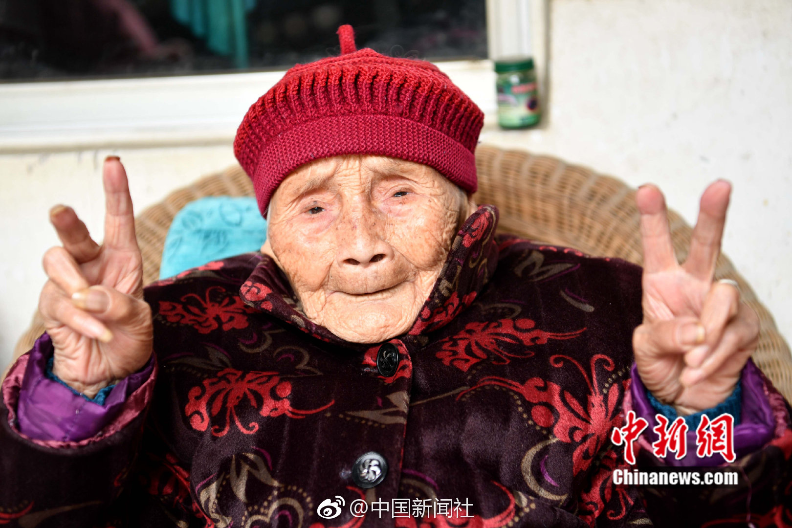 林允李宇春五一冲锋衣_CN2服务器对比