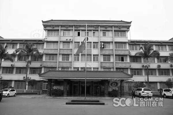 乘客玉坠掉厕所 铁警掏1.5小时_云电脑官网