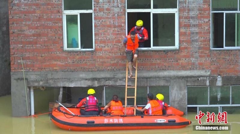 《瘟疫传说》5.月14发售_CN2服务器搭梯子
