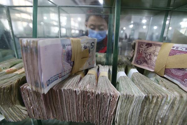女子玩游戏输了欲跳河 民警：我们也感到不可思议