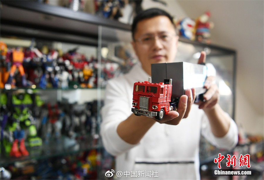 街拍奥迪新Q7:Q8同款八边形格栅