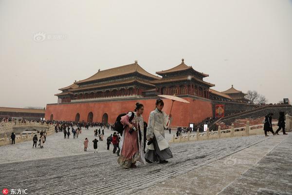 奢侈品报告:中国年轻人买走了全球1/3奢侈品_CN2 VPS