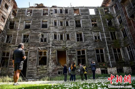 .COM域名价值几何_轻量应用服务器