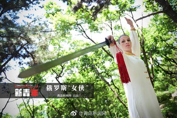收18瓶高档白酒 重庆公安局原局长何挺下属被双开_腾讯云服务器