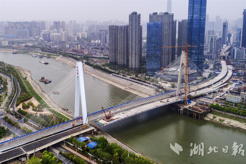 王健林宣布万达重返足球圈 立足青训振兴中国足球