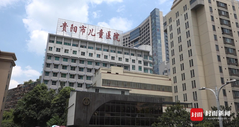 巴黎一奔驰车冲进塞纳河 致母子二人死亡_挂机宝客服