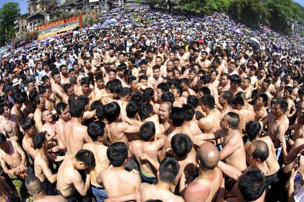 美两艘军舰28日通过台湾海峡,外交部:已向美方表达关切
