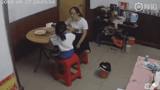 寡姐嘲讽绿巨人胆小如鼠 惊奇队长忆初吻经历