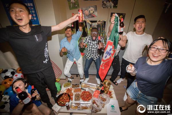 红场胜利日阅兵式首次彩排 130件武器亮相_挂机宝租用
