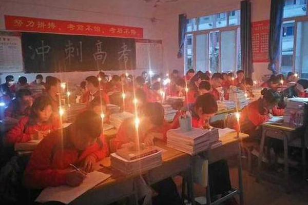 1088道菜!全国最大奇石宴估价6.8亿_创业公司云服务器