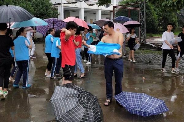 美“飞虎队”后人:追随父亲脚步 延续父辈友谊