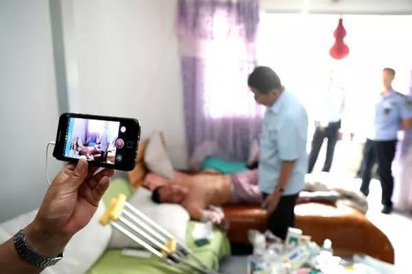 草间弥生“进行时” 为上海“定制”_挂机宝山东