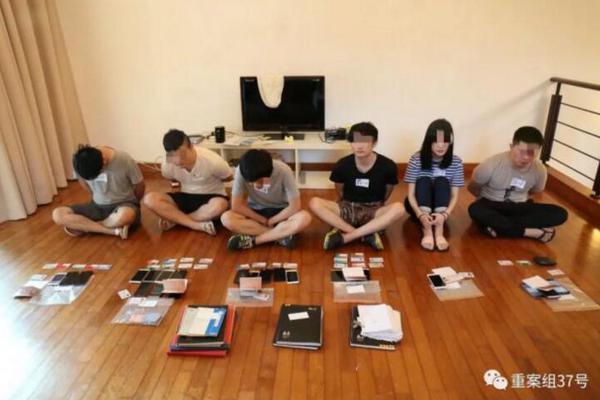 章子怡袁咏仪张嘉倪礼服斗艳_云服务器提供商