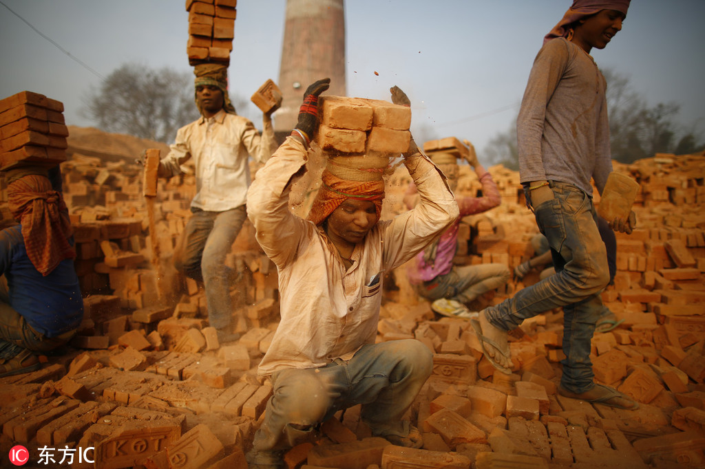 美国北卡罗来纳大学发生枪击案 凶手被捕时露齿笑_云电脑玩大型游戏