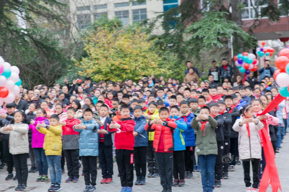 近距离看大白鲨的攻击：血盆大口_好的云服务器提供商