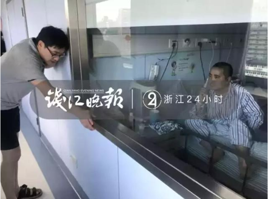 洪真英熬夜工作,姐姐在后台偷偷抹泪,自曝曾因为生病被骂