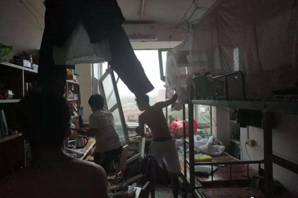 2021年上市宝马i4路试谍照曝光_云服务器区域
