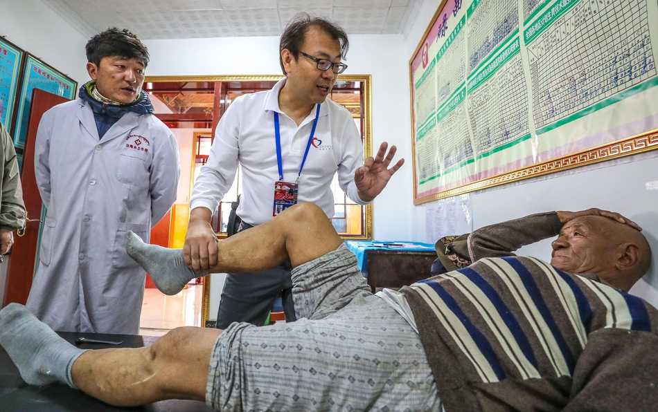 1.93亿选民投票全靠人工数 印尼大选累死272人