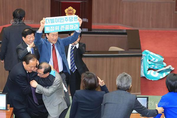 价值9000元的宠物鸡不见了 警方抓获时已被偷宰准备下锅_CN2云桌面